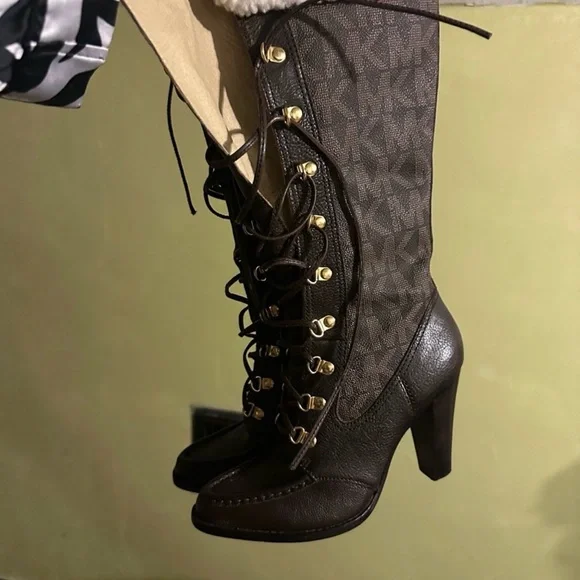 Michael Kors Warrior Boots with White Cuffs & Signature MK Monogram in MK Box 🚩 - Picture 8 of 11